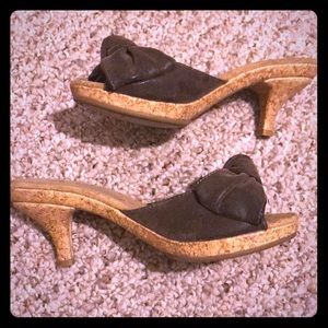 Brown bow sandals, like brand new!
